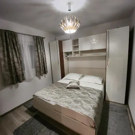 House R&r * Makarská