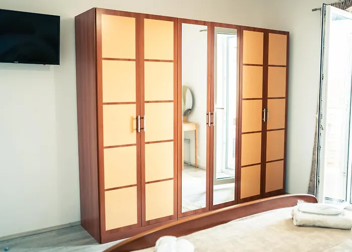 House R&r מאקרסקה