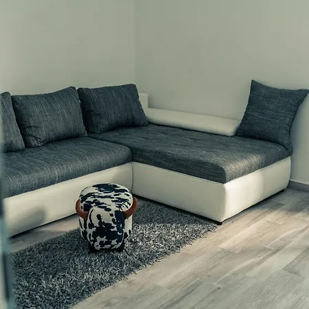 House R&r Apartment