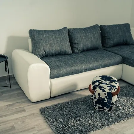 Apartment House R&r *