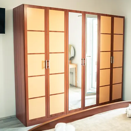 House R&r Μακάρσκα