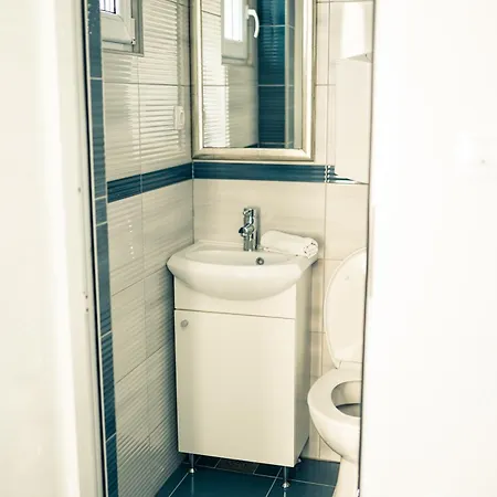 House R&r Apartment *