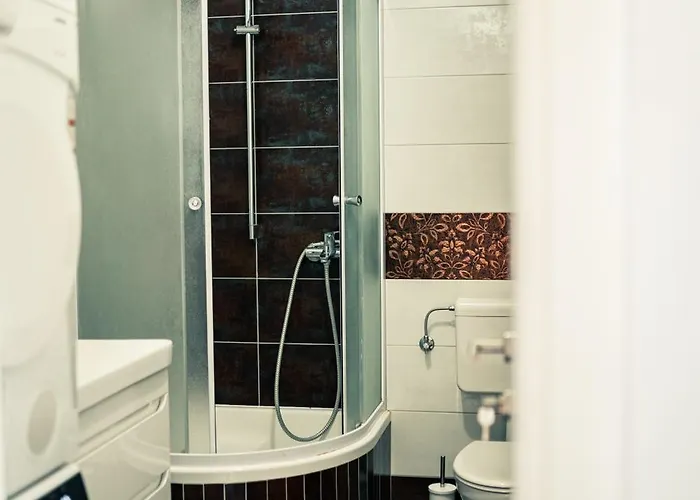 House R&r * Макарська