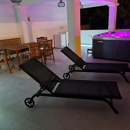 Apartment House R&r Makarska