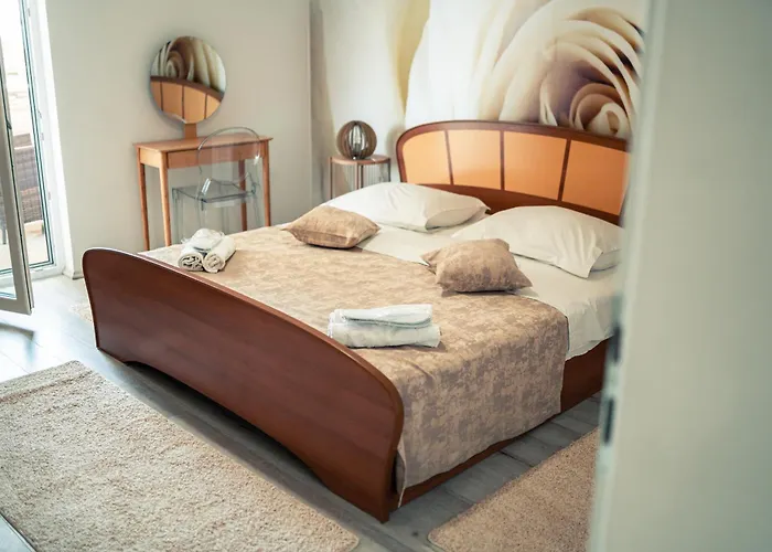 House R&r Apartment *